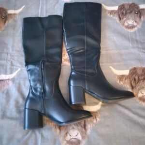 Chic Black Heeled Boots for Women